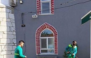 Osmangazi Belediyesi camilerde temizlik çalışması...