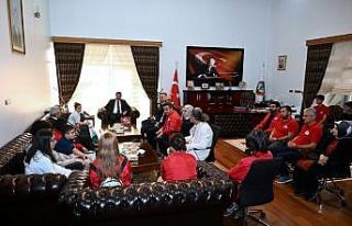 Osmaniye’de Teknofest’te başarılı olan öğrenciler...