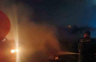 Otluk alanda çıkan yangın ekiplere zor anlar yaşattı