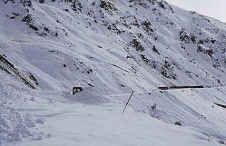 Ovit Dağı’nda ekiplerin zorlu kar mesaisi