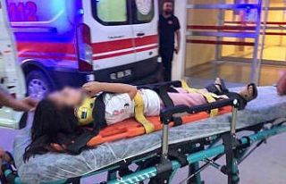 Oyun oynayan kız çocuğuna otomobil çarptı
