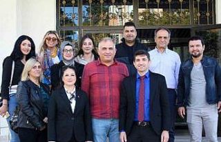 Özhan Gönüllüleri kitap bağışına devam ediyor