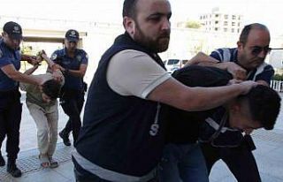 Polise silahlı saldırının zanlıları adliyeye...