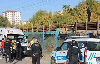 Raylarda feci kaza: Yük treninin çarptığı kişi...