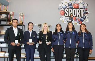 Rektör Özkan şampiyonlarla buluştu