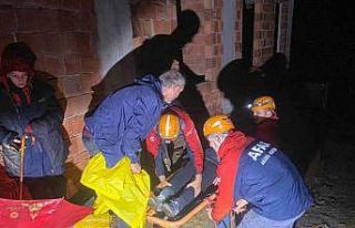 Rize’de heyelan riski nedeniyle bir ev tahliye edildi,...