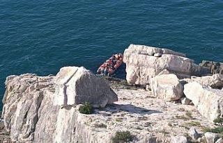 Rus turistler kayalık alanda mahsur kaldı