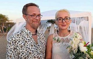 Rus ve Ukraynalı çiftin aşkı Antalya’da nikahla...