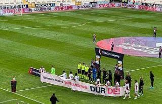 Sahaya meme kanseri farkındalık pankartı ile çıktılar