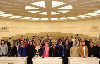 Şahin, ilk Fair Play anneleri eğitimi almış kadınlarla...