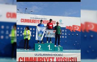 Sakaryalı atletler Cumhuriyet Koşusu’ndan madalyalarla...