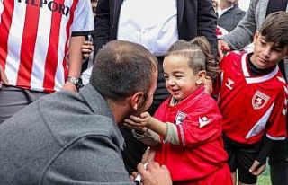 Şampiyon minikler kupayı Samsunspor kaptanının...