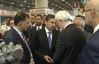 Selçuk Bayraktar TUSAŞ standını ziyaret etti