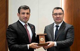 Selçuk Bayraktar’a Kırgızistan’dan devlet nişanı