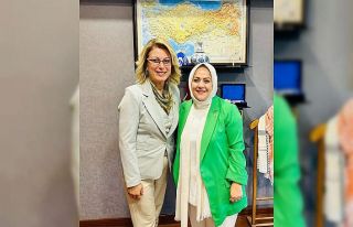 Sema Silkin Ün ile Genel Başkan Asu Kaya kadına...