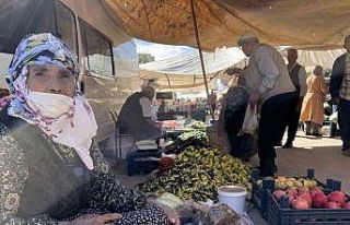 Semt pazarının en yaşlı satıcısı