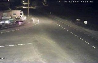 Seyir halindeyken dönmeye başlayan otomobil evin...