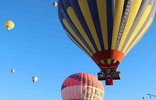 Sıcak hava balonları Türk Bayrakları ile havalandı
