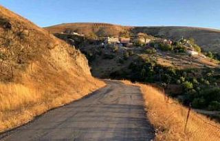 Siirt’te köy yolları onarılmaya devam ediyor