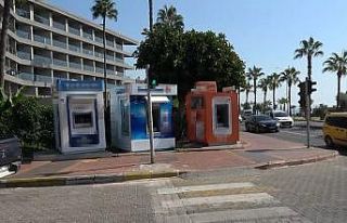 Sinir krizi geçirdi, öfkesini ATM’lerden çıkardı