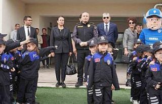 Şırnak’ta polis ve çocuklar gökyüzünü birlikte...