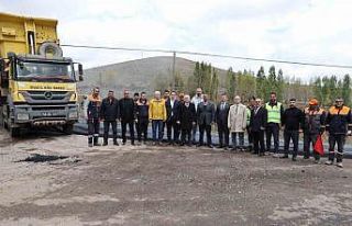 Sivas’ta bağlantı yolları sıcak asfalt kavuşuyor