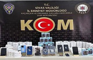 Sivas’ta onlarca kaçak telefon ve aksesuarları...