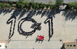 Siverek’te 700 öğrenciden Cumhuriyet’in 101’inci...
