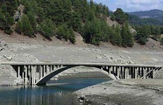 Su çekilince mezarlık gün yüzüne çıkınca köylüler...