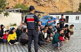 Sulama kanalına gizlenen 31 düzensiz göçmen yakalandı