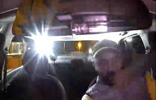 Taksiyi çaldı, ortalığı birbirine katıp hareket...