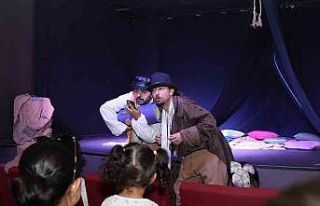 Tarsus’ta çocuklar tiyatro ile buluşuyor