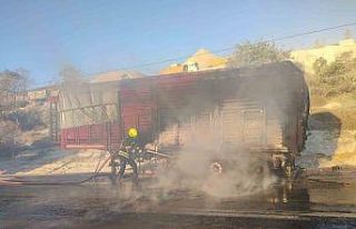 Tarsus’ta mısır yüklü tırda yangın