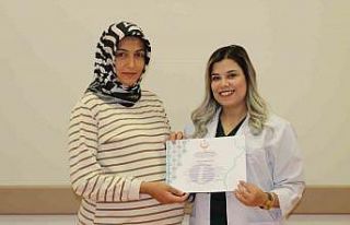 Tatvan’da anne adayları “gebe okulu” ile doğuma...