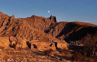 Terk edilen 400 yıllık köy, dünya sinemasına...