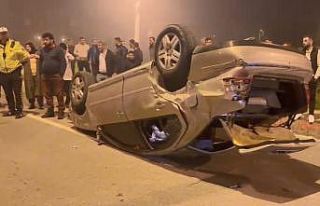 Ters dönen otomobilden yara almadan çıkıp kayıplara...