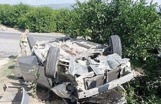 Ters dönen otomobilin sürücüsü yaralandı