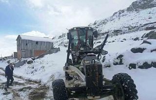 Trabzon’da ekiplerin kar mesaisi erken başladı