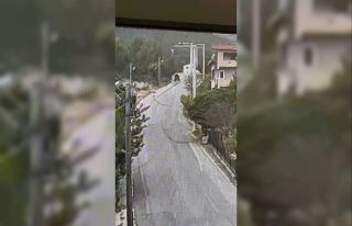 Traktöre otostop çekerek okula giden 5 öğrencinin...