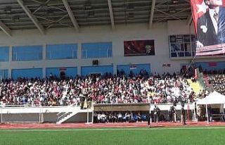 Tunceli’de cumhuriyet sevdalıları stadyumu doldurdu