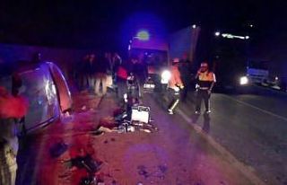 Tunceli’de iki otomobil virajda kafa kafaya çarpıştı:...