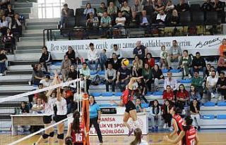 Turgutlu Belediyespor Voleybol Takımı doludizgin...