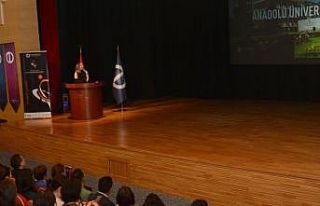 Uluslararası öğrenciler oryantasyon programında...