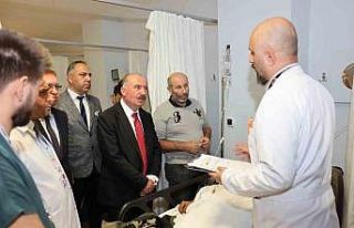 Vali Çalgan’dan, yaralı tarım işçilerine hastanede...