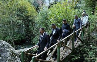 Vali Hacıbektaşoğlu, Çayır Mağarası’nda incelemelerde...