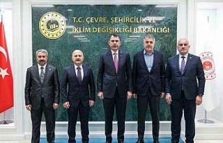 Vali Varol ve milletvekilleri Bakan Kurum ile bir...