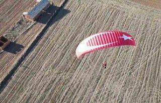 Yamaç paraşütü sporcuları, 29 Ekim Cumhuriyet...
