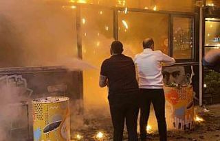 Yangından etkilenen vatandaşlara boş büfeden su...