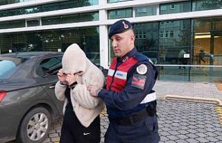 Yaşından çok suç kaydı bulunan kadın yine hırsızlık...