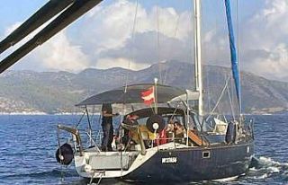 Yelkenli tekne ile göçmen kaçıran 2 şüpheli...